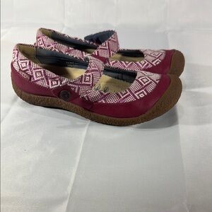 Women's keen Burgundy and White Mary Jane Shoes